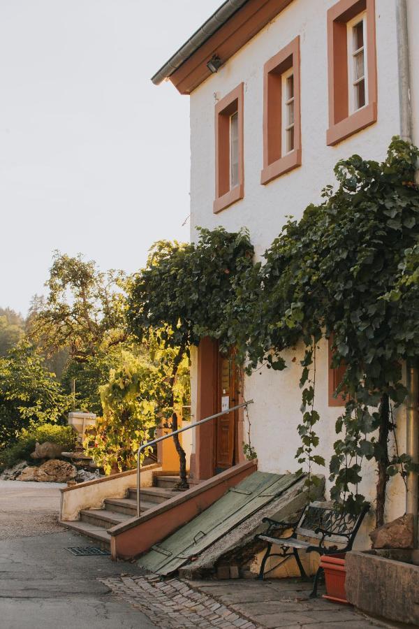 Hotel Und Weingut Karlsmuehle Mertesdorf ภายนอก รูปภาพ