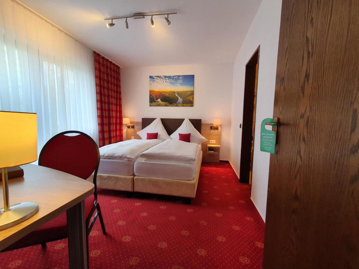 Hotel Und Weingut Karlsmuehle Mertesdorf ภายนอก รูปภาพ