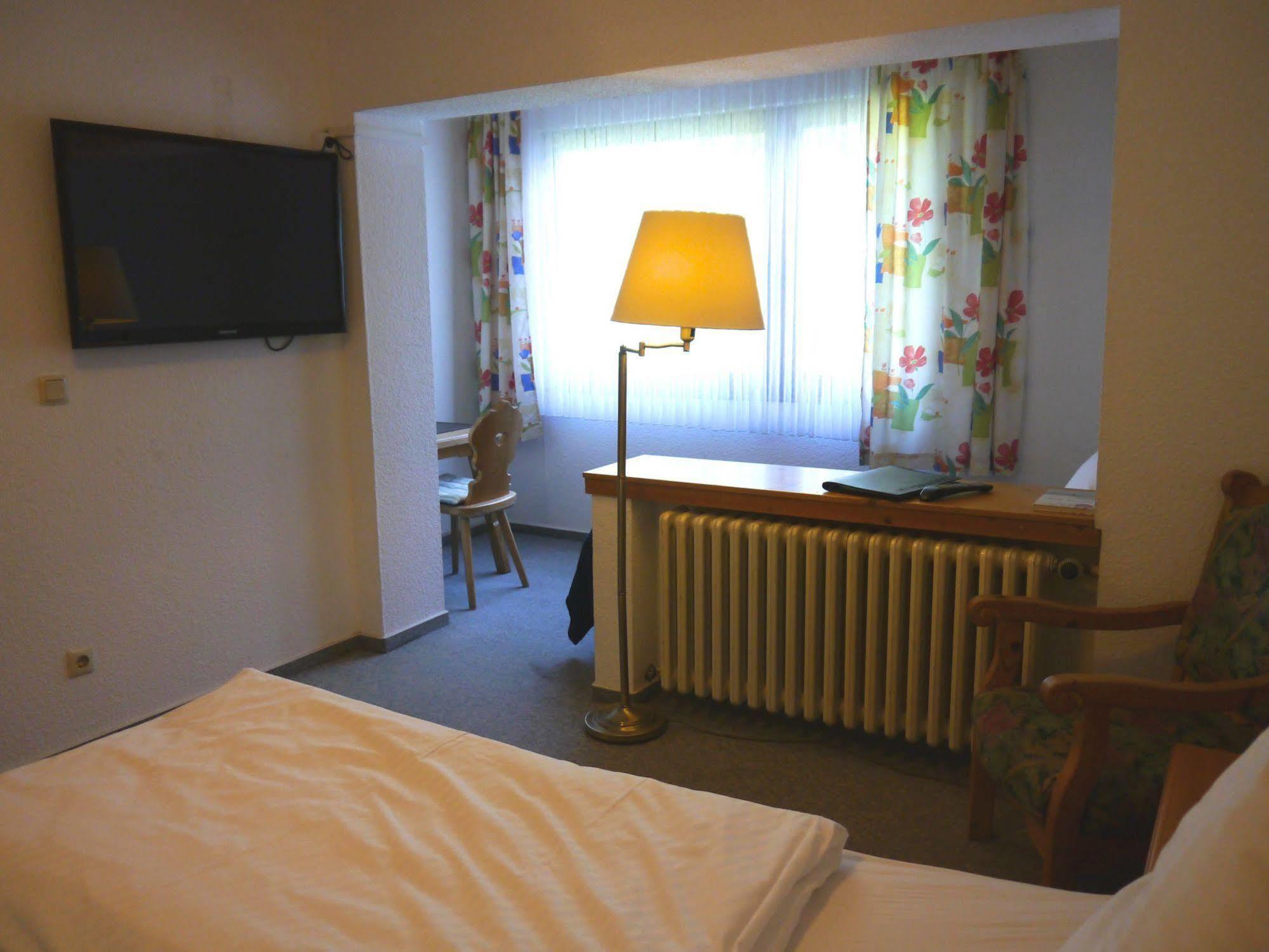 Hotel Und Weingut Karlsmuehle Mertesdorf ภายนอก รูปภาพ