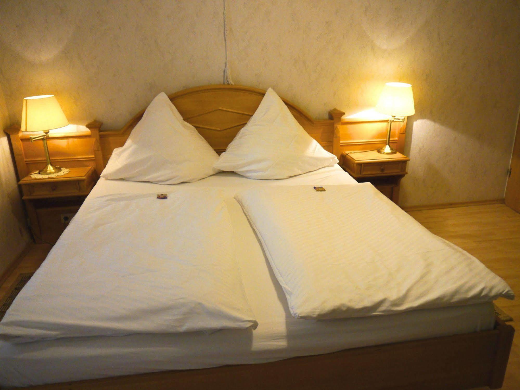 Hotel Und Weingut Karlsmuehle Mertesdorf ภายนอก รูปภาพ