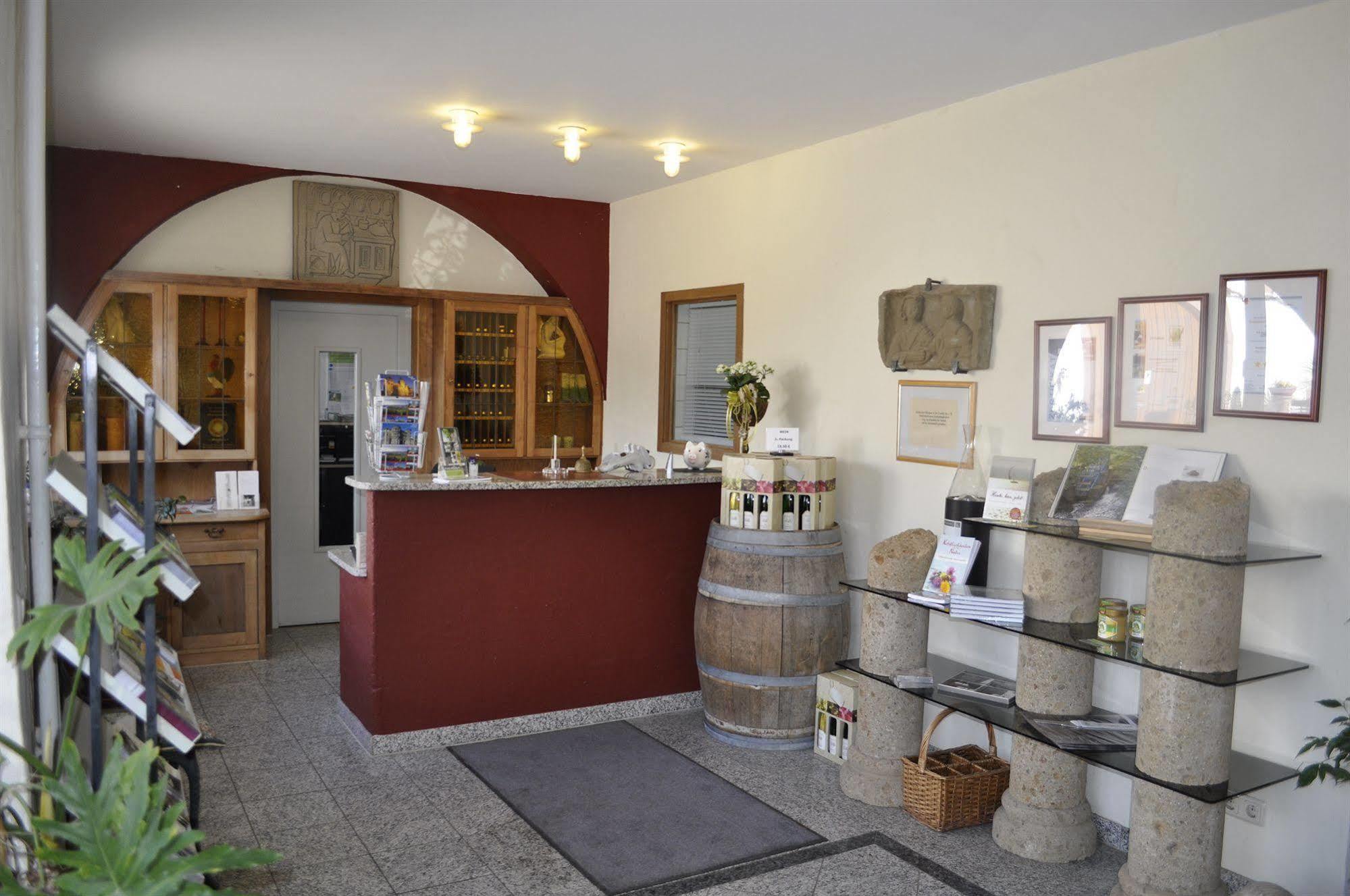 Hotel Und Weingut Karlsmuehle Mertesdorf ภายนอก รูปภาพ